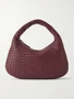 Кожаная сумка через плечо Veneta medium Intrecciato BOTTEGA VENETA, красный 47346014
