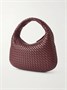 Кожаная сумка через плечо Veneta medium Intrecciato BOTTEGA VENETA, красный 47346014