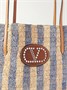 Сумка-ведро из рафии VALENTINO GARAVANI Vlogo Signature небольшая, с декоративным элементом и кожаной отделкой в полоску, голубой 47351207