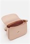 Сумка Valentino на плечо с декоративной кисточкой, розовое золото 1696909