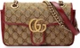 Мини-сумка Gucci GG Marmont с контрастной отделкой 667390