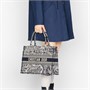 Сумка BookTote с вышивкой, шоппер, плечевая сумка, дамская сумка, средний размер, синий DIOR 26465091