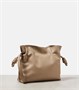 Средний кожаный клатч Flamenco Loewe, песочный 25641339