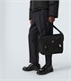 Сумка-мессенджер из Re-Nylon с кожаными деталями Prada, черный 25642127