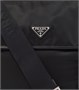 Сумка-мессенджер из Re-Nylon с кожаными деталями Prada, черный 25642127
