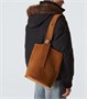 Большая замшевая сумка-тоут Pebble Loewe, Tobacco 25622108