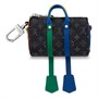 LOUIS VUITTON Сумка Keepall из лакированного полотна с кожаной отделкой, украшение и брелок, аксессуар унисекс разноцветный 27973606