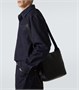 Путешественник Маленькая кожаная сумка через плечо Intreccio Bottega Veneta, Black-Silver 25641267