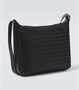Путешественник Маленькая кожаная сумка через плечо Intreccio Bottega Veneta, Black-Silver 25641267