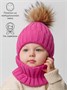 Шапка с помпоном на завязках со снудом детская Amarobaby Pure Love Snow вязаная, фуксия AB-OD24-PLSN16/25-44
